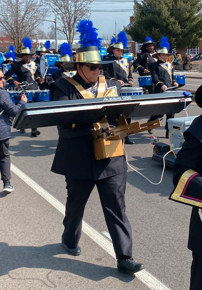Marching performer using a keyboard with a Walkabout Carrier